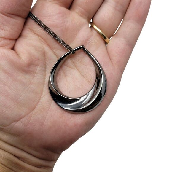 New York & Company Princess Necklace Tourmaline Gunmetal Twisted Circle Pendant - Picture 5 of 9